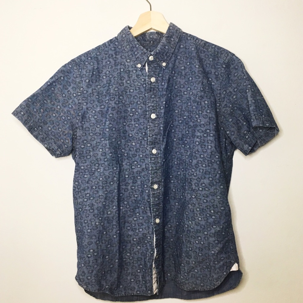 Gap floral casual button down size Large